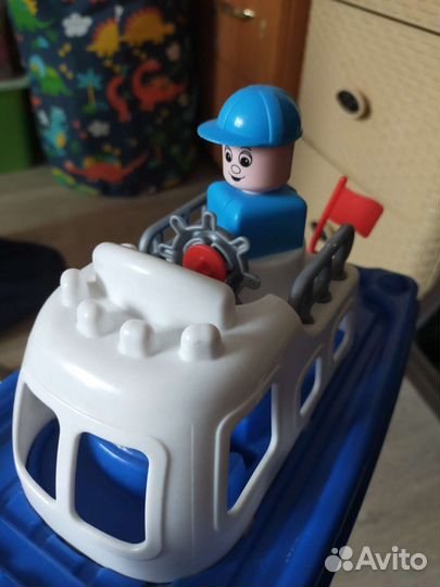 Кораблик игрушка