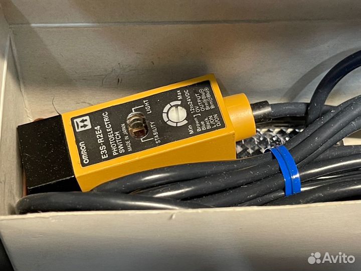 Датчик Omron E3S-R2E4 новый, 4 шт