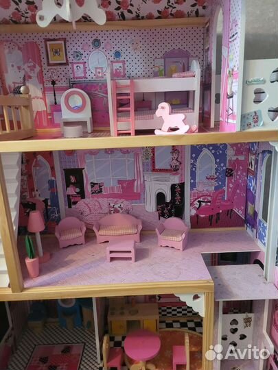 Кукольный домик с мебелью