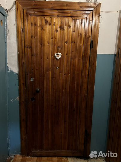 Дверь входная уличная деревянная