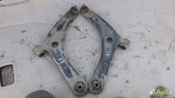 Jeep compass Передний нижний рычаг