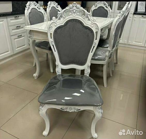 Стол и стулья