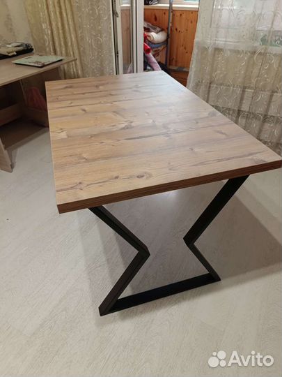 Кухонный стол новый