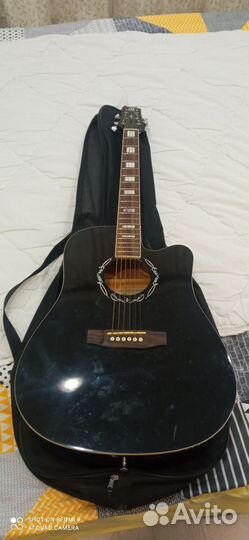 Акустическая гитара