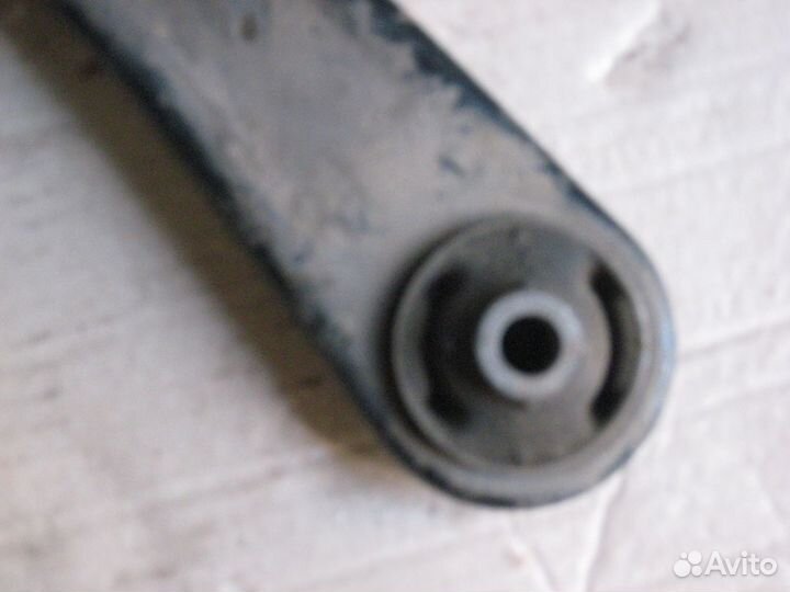 Рычаг левый передний Mitsubishi Lancer 10