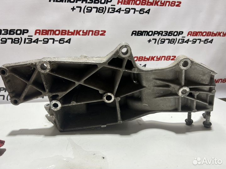 Кронштейн крепления генератора Фольксваген Пассат