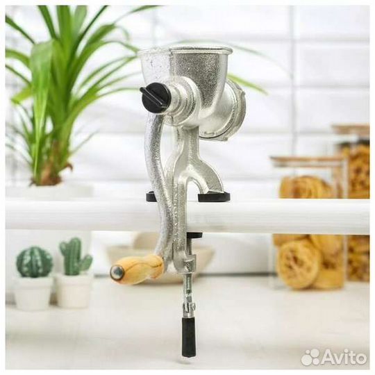 Мясорубка ручная чугунная