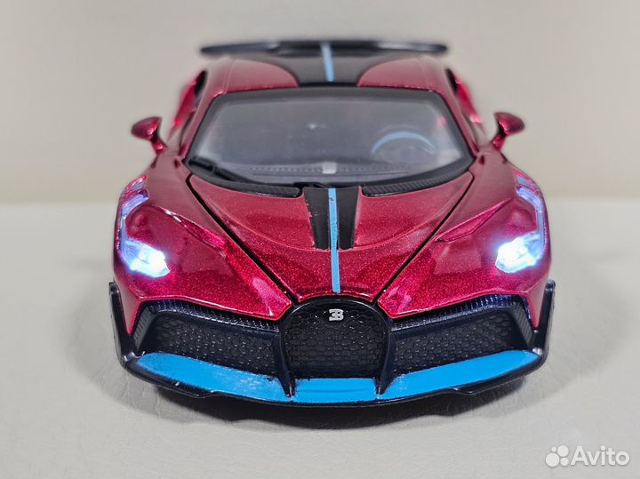 Модель машины Bugatti Divo красная 1:32