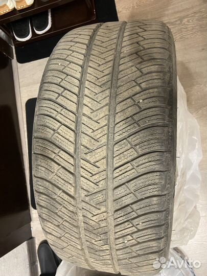 Michelin Alpin 255/40 R20