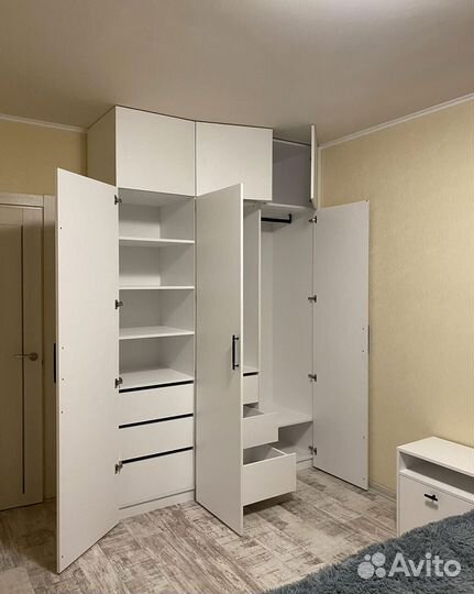 Современный распашной шкаф