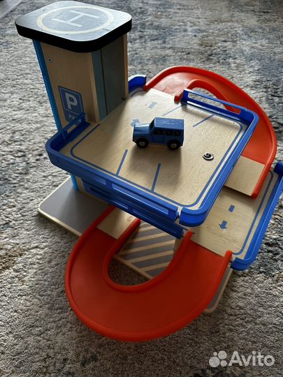 Деревянная парковка трек гараж