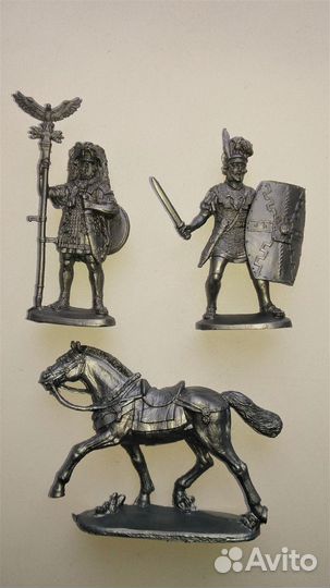 Солдатики рыцари и римляне