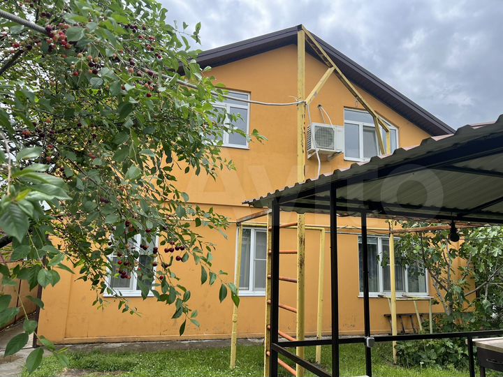 Дом 200 м² на участке 8 сот.