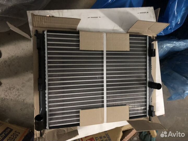 Радиатор охлаждения Logan /Largus