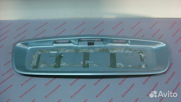 Nissan 90810-AU200 накладка крышки багажника