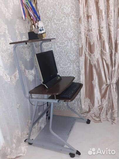 Компьютерный стол