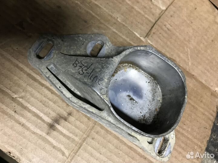 Кронштейн опоры двигателя 8E0199335N Audi A4 8E