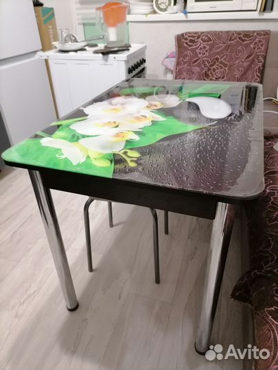 Стол кухонный