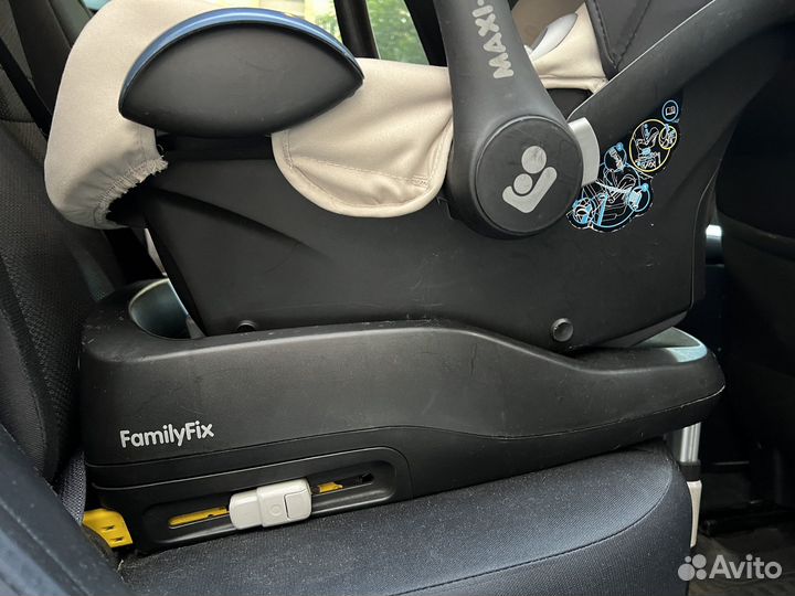 База maxi cosi family fix