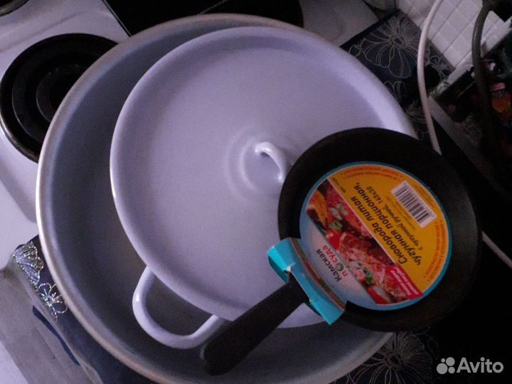 Алюминиевый таз.Кастрюля и чугунная сковорода
