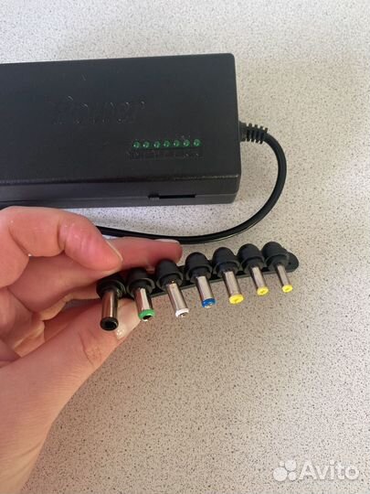 Универсальное зарядное устройство для ноутбука