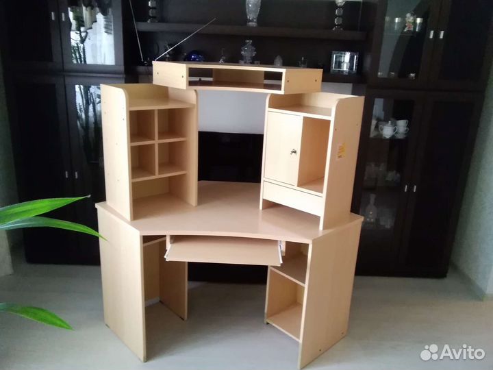 Компьютерный стол