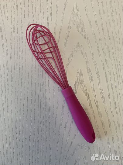 Формы для выпечки кексов и венчик для взбивания