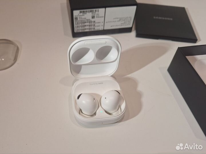 Samsung Galaxy Buds 2 pro white