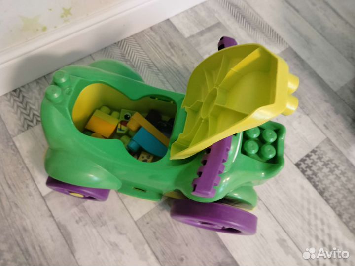 Машинка-каталка крокодил