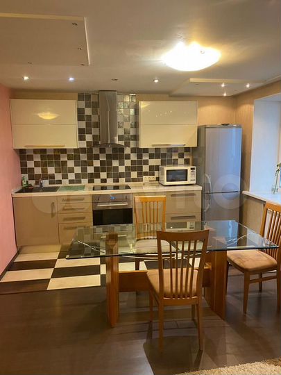 2-к. квартира, 57 м², 8/10 эт.