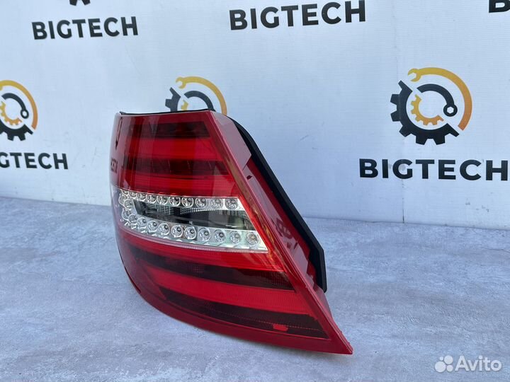 Фонарь задний левый Mercedes W204 A2049060203