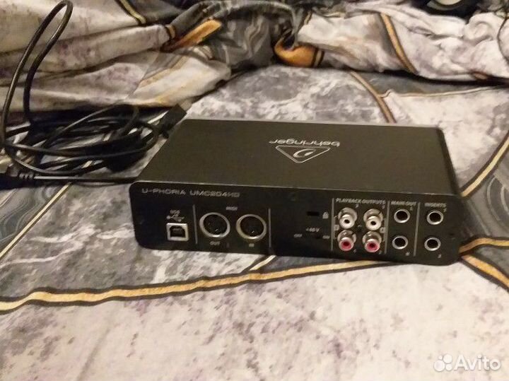 Звуковая карта Behringer umc 204hd