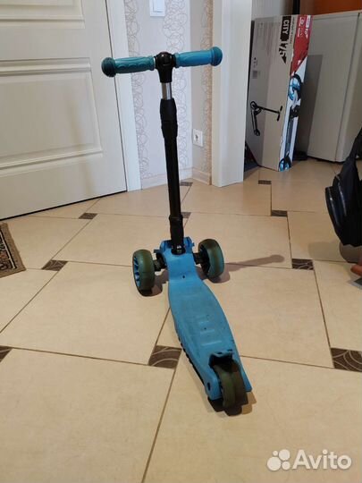 Детский трехколесный самокат