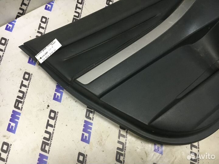 Обшивка двери передней левой Мазда сх7