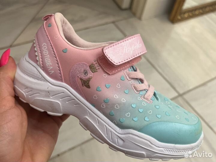 Кроссовки для девочки