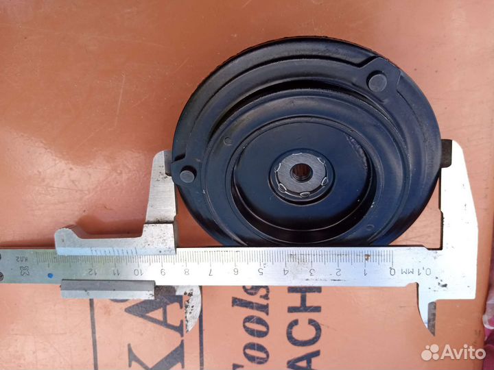 Прижимая пластина компрессора кондицтонера