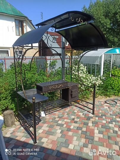 Кованый мангал с крышей