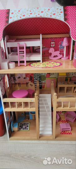 Кукольный домик с мебелью
