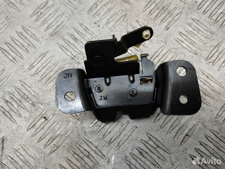 Замок крышки багажника Hyundai Tucson 2004