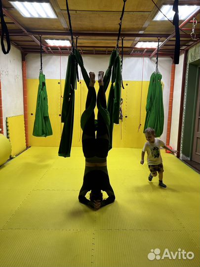 Инструктор fly yoga