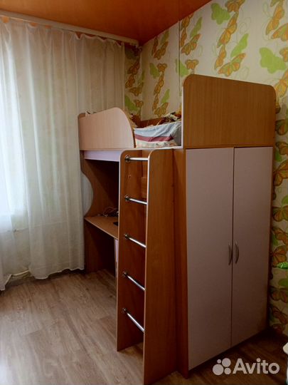 Детская двухярусная кровать со столом и шкафом