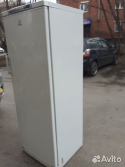 Холодильник indesit