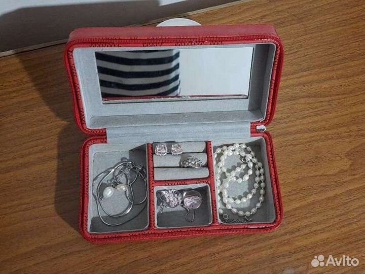 Шкатулка для ювелирных украшений