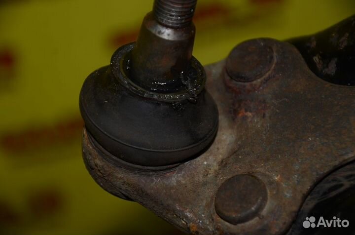 Рычаг передний левый Toyota Auris Corolla E150