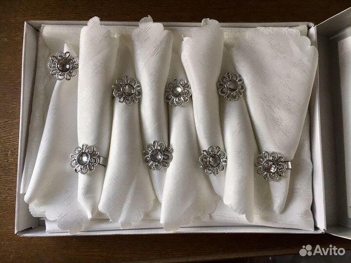 Скатерть и салфетки новые