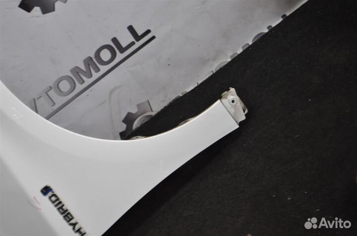 Крыло переднее правое toyota prius ZVW30