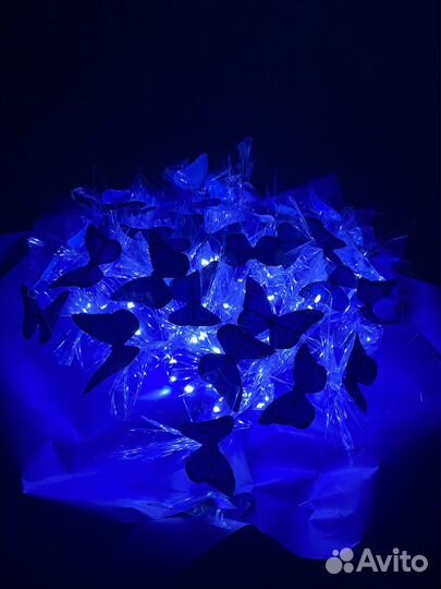 Светящийся букет из 25 бабочек