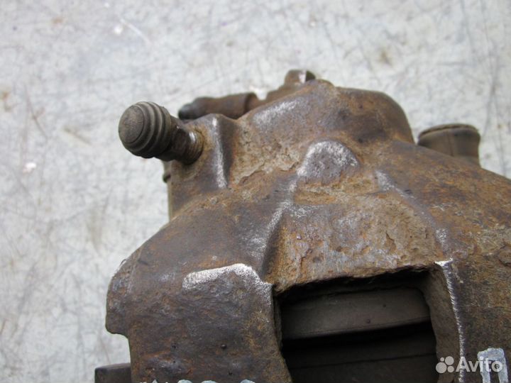 Суппорт передний правый Шкода Фабия