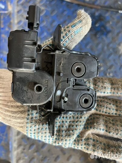 Замок крышки багажника кнопка Renault Megane 3