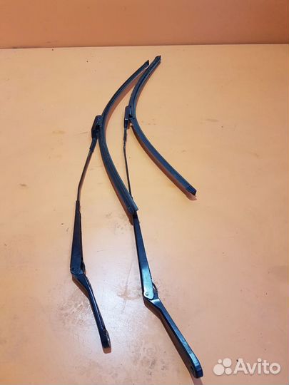 Поводок дворников на Peugeot 308